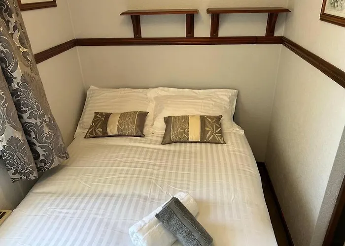 Central Aster House, 3 Bedrooms, Parking