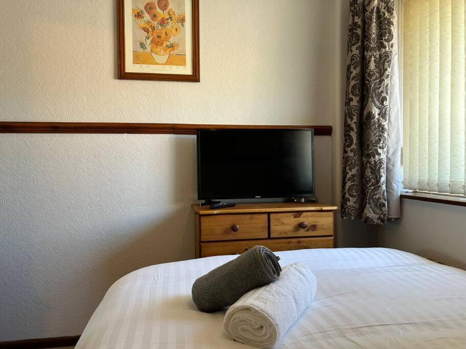 Aster House, 3 Bedrooms, Parking Holiday home