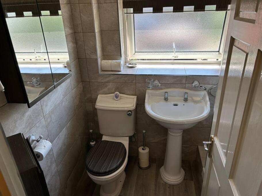 Aster House, 3 Bedrooms, Parking Holiday home *