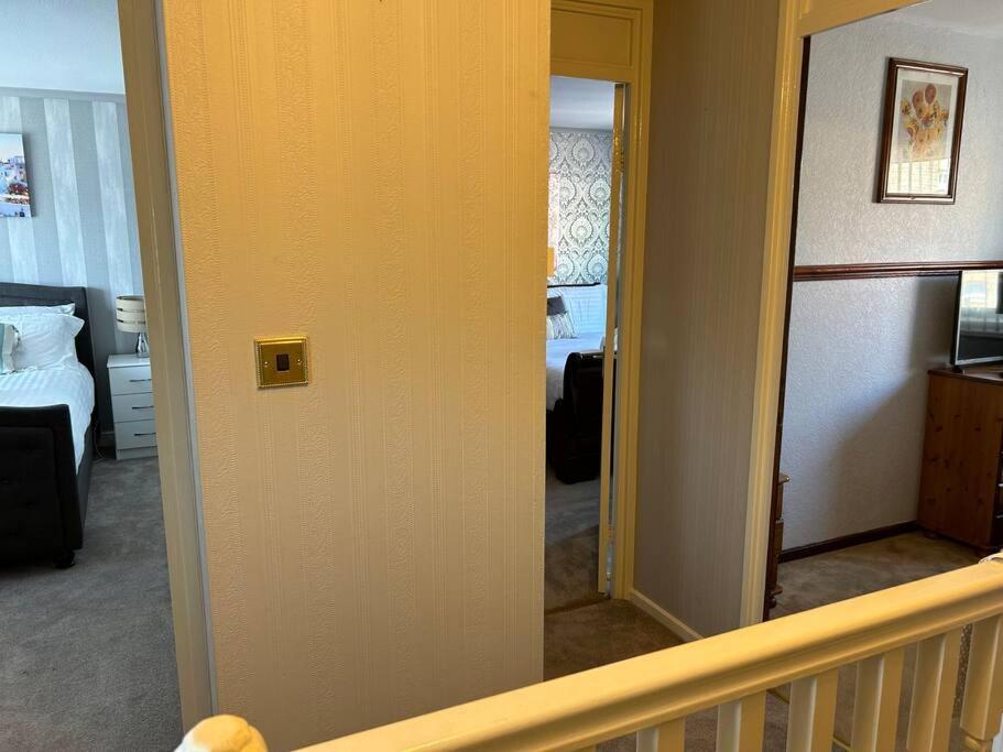 Aster House, 3 Bedrooms, Parking Holiday home