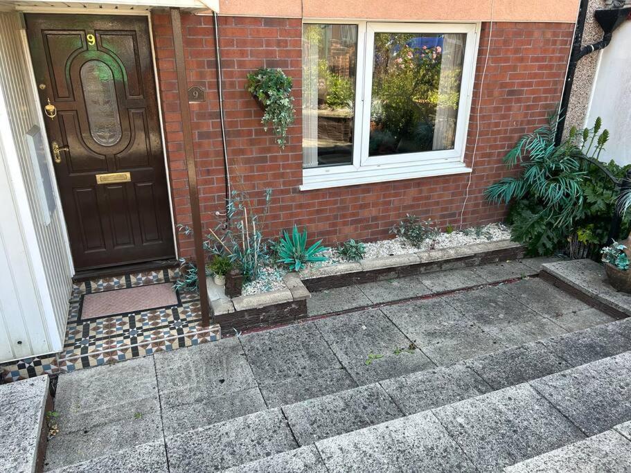 Aster House, 3 Bedrooms, Parking Holiday home Nottingham