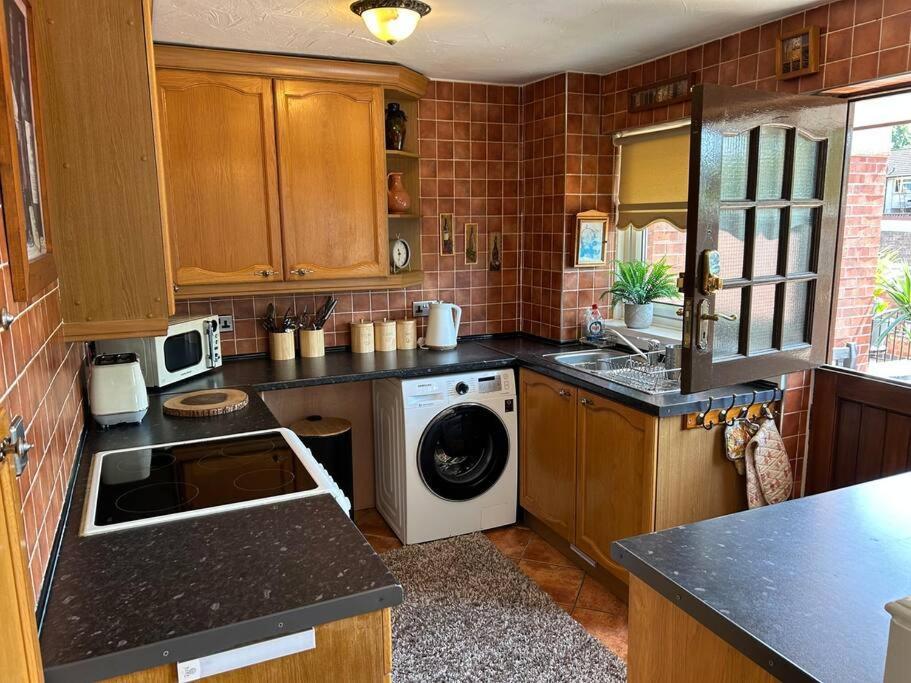 Aster House, 3 Bedrooms, Parking Nottingham