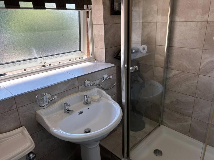 Aster House, 3 Bedrooms, Parking Holiday home *