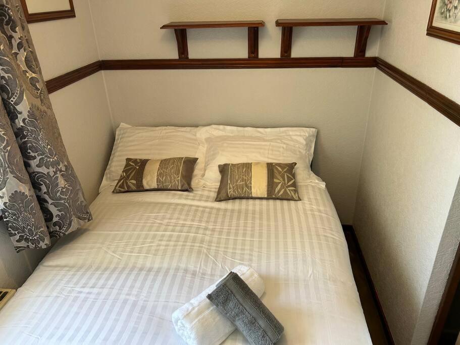 Holiday home Aster House, 3 Bedrooms, Parking Nottingham